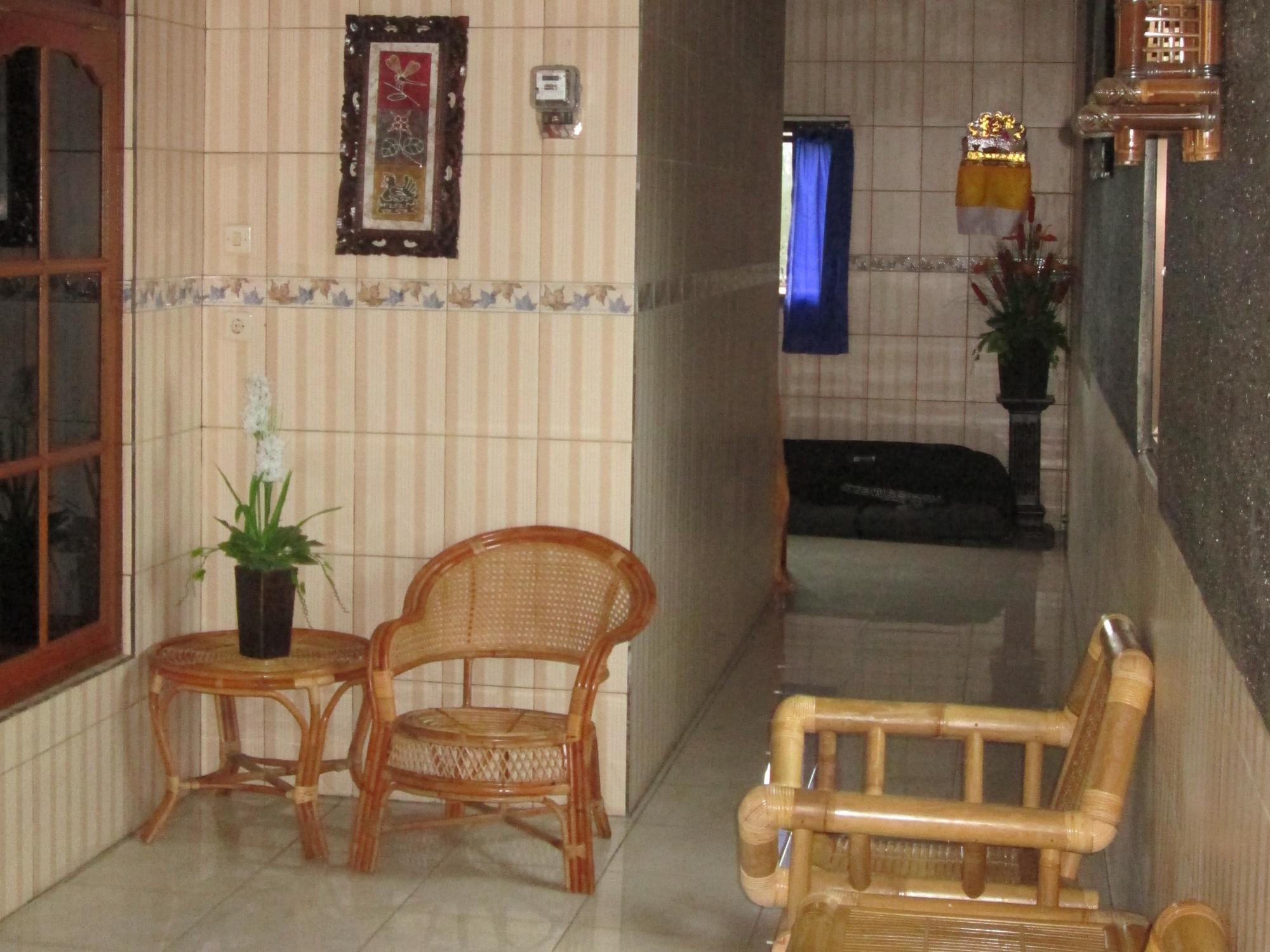 Vaccinated Staff - Oyo 3523 Gong Corner Homestay กูตา ภายนอก รูปภาพ