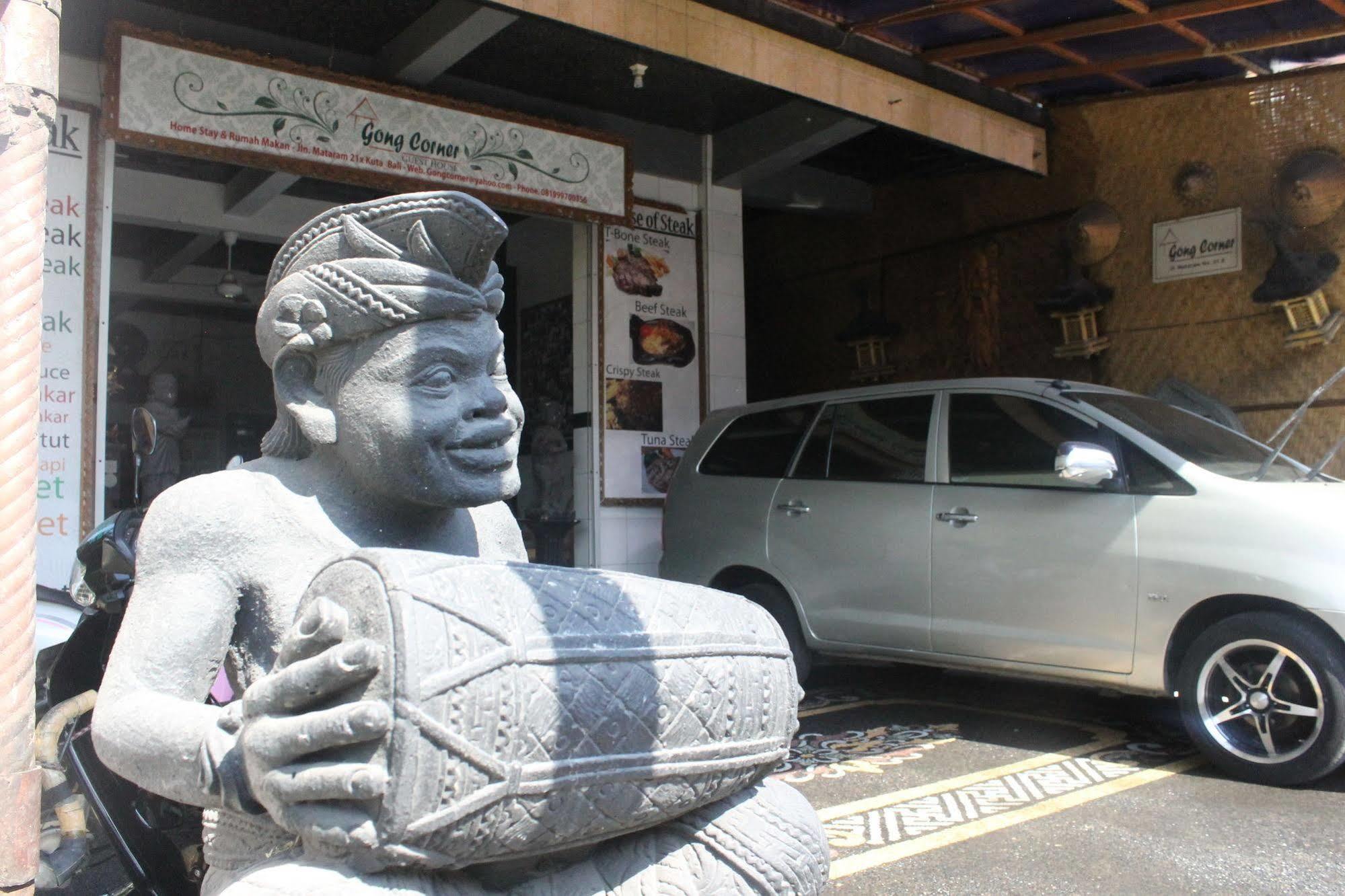 Vaccinated Staff - Oyo 3523 Gong Corner Homestay กูตา ภายนอก รูปภาพ